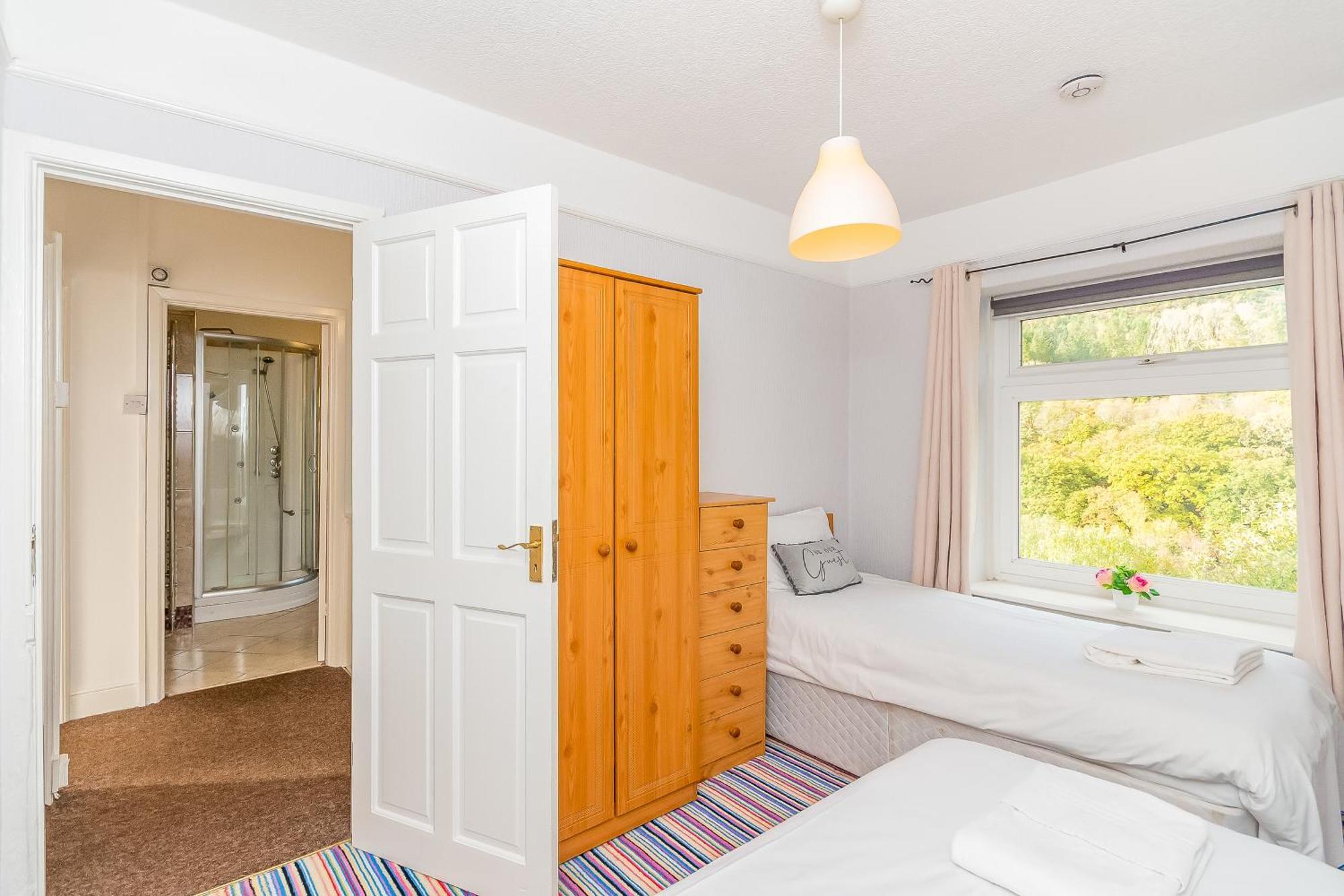 The View Spacious Apartment In Afan Forest Bike Park By Staystaycations 塔尔伯特港 外观 照片
