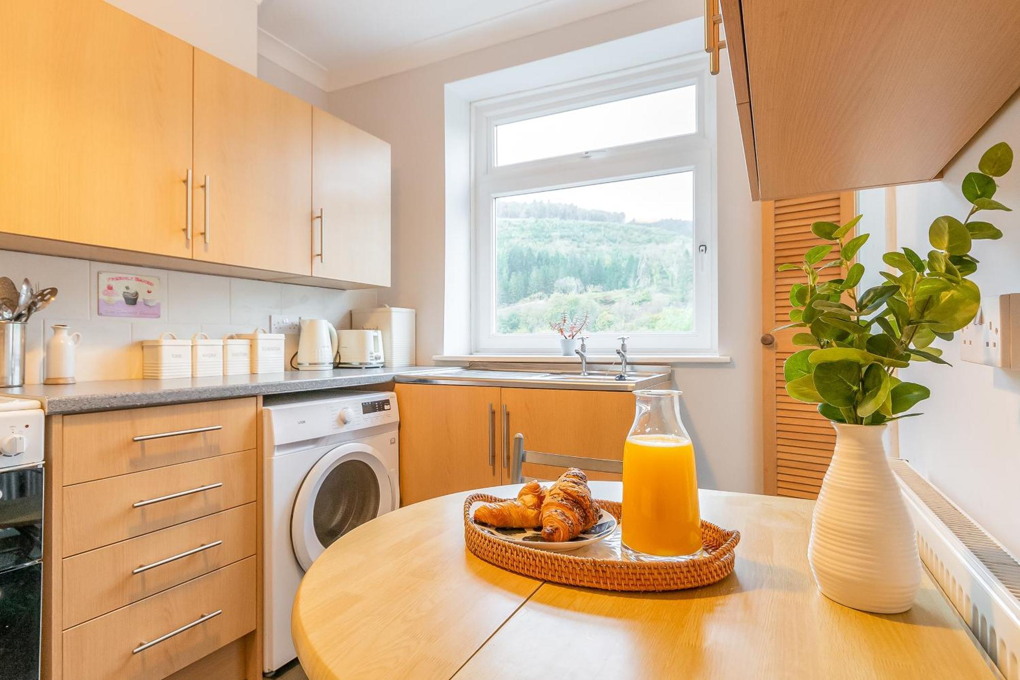 The View Spacious Apartment In Afan Forest Bike Park By Staystaycations 塔尔伯特港 外观 照片